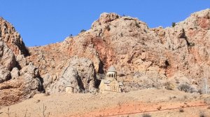 Монастырь Нораванк армянский монастырский комплекс построенный в XIII—XIV веках в 122 км от Еревана