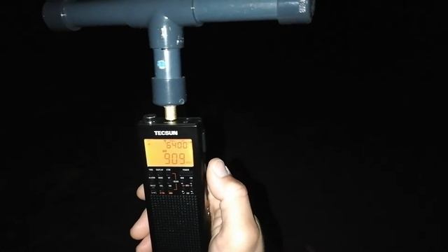 Tecsun PL360 с новата си антена  извън града