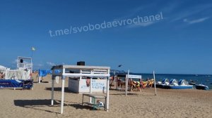 Военный вертолёт пролетел прямо над головами туристов на пляже Анапы!