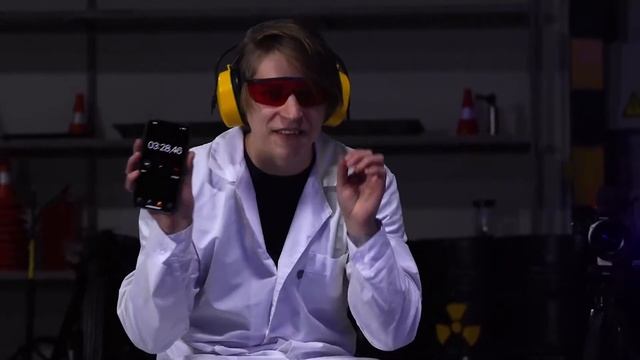 Прожжёт ли сверхмощный лазер петарду насквозь? смотреть онлайн