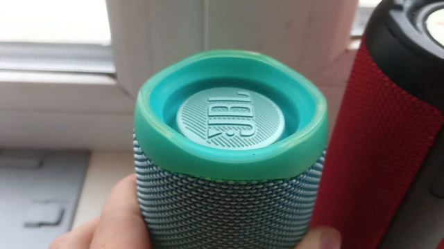 tronsmart t6 давит и уходит от конкурента jbl flip 5 и делает зе? смотреть онлайн