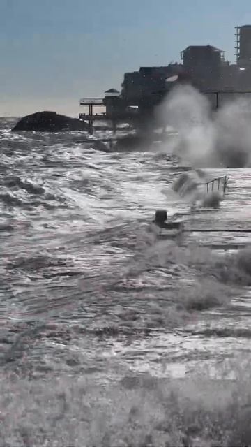 Крым смывает в море смотреть онлайн