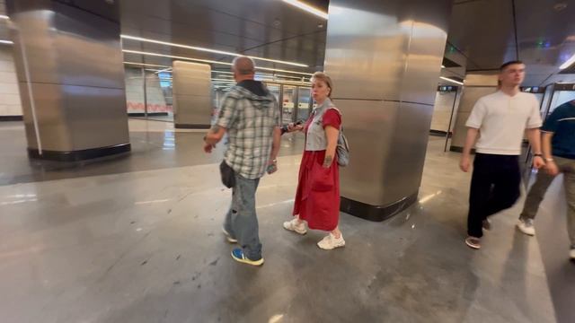 Современное московское метро в Москва Сити - станция Деловой Центр смотреть онлайн