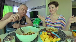 Мукбанг Вован БОИТСЯ что я ПОХУДЕЮ и ПРОМЕНЯЮ ЕГО на другого! Болтаем и ВКУСНО кушаем обед в Таиланд