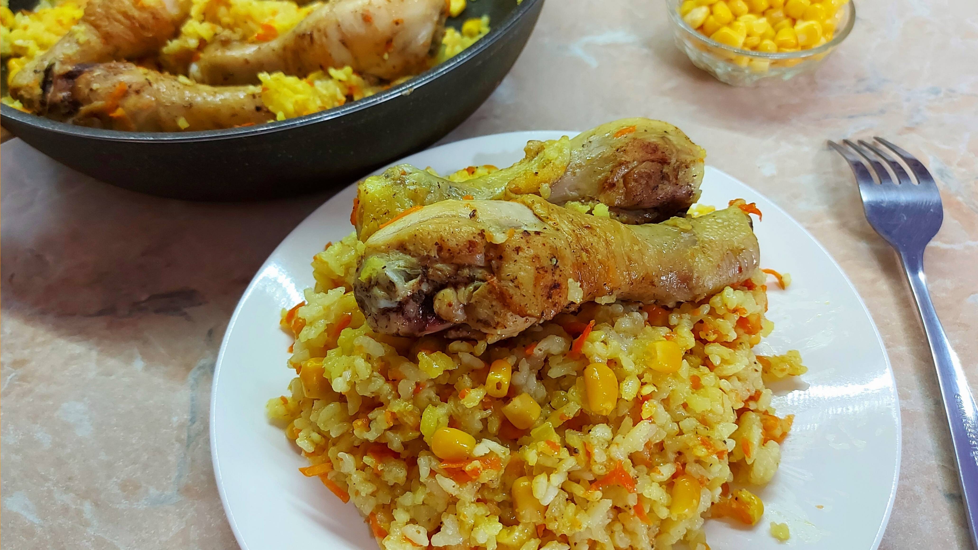 Куриные ножки с рисом на сковороде. Всё готовится на одной сковороде смотреть онлайн