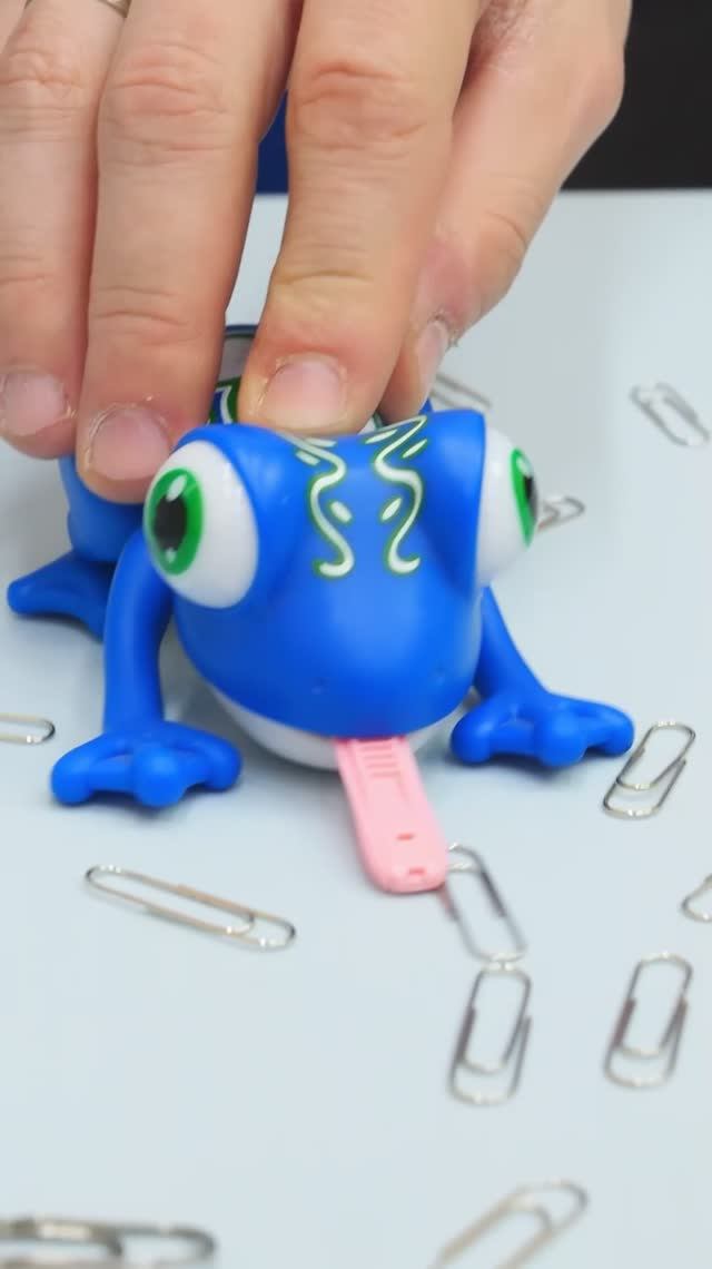 Лягушка Глупи наводит порядок – соберем все скрепки! 🐸😂 #длядетей #игрушки #игрушкидлядетей смотреть онлайн