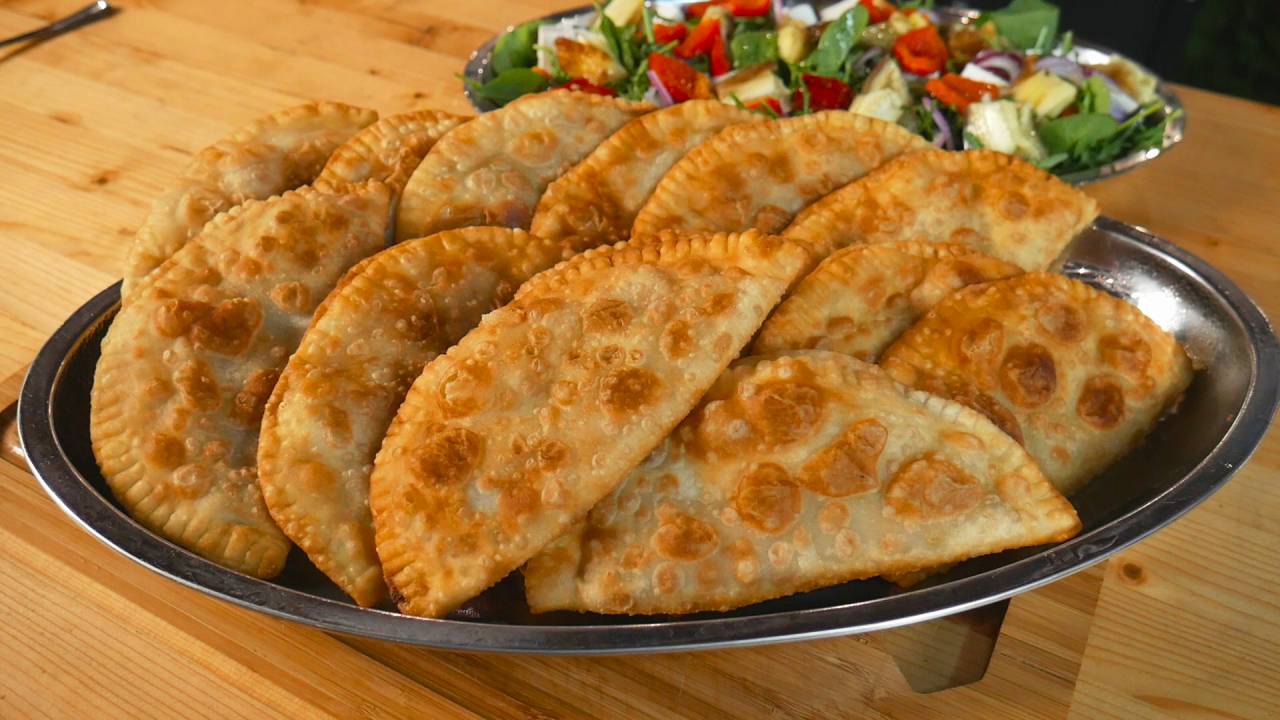 Чебуреки – Самый простой и удачный рецепт теста. Всегда Сочные и Хрустящие Чебуреки смотреть онлайн