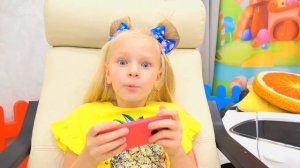 Оспенчики Настя и папа. Настя делает новые прически па