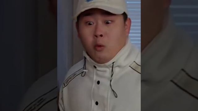 Топ-звезда случайно теряет флешку со смертельной тайн