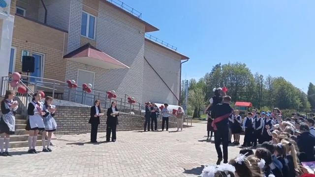 Прозвучал последний звонок для выпускников Мало-Лызи?