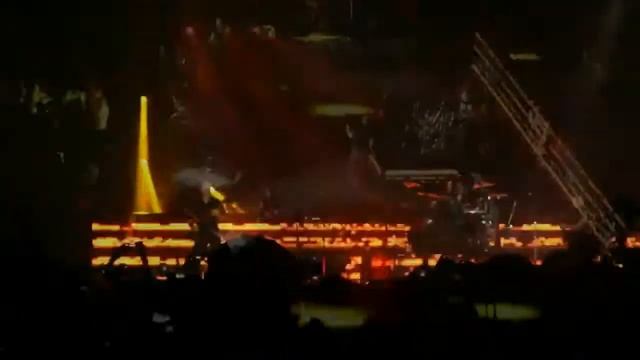 Nickelback - This Means War+Something In Your Mouth (Minsk-Arena 31.10.2012) HD (мультикам