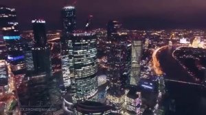 Полет над ночной Москвой и салютом