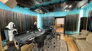 Я еду в студию невидимых людей!