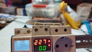 Однофазный счетчик энергии на DIN рейку повесил на DIN-ре