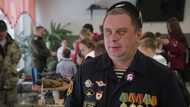 Трофейное оружие НАТО и ВСУ в МАОУ СОШ 143. смотреть онлайн