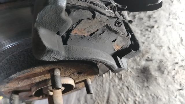 Замена передних тормозных колодок Ниссан Альмера👍 смотреть онлайн