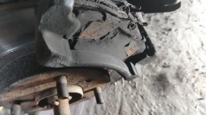 Замена передних тормозных колодок Ниссан Альмера👍