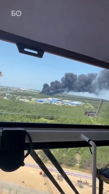 В Казани вспыхнул мощный пожар на лакокрасочном заводе смотреть онлайн