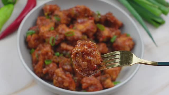 Пикантная курица с чесноком и перцем - простой рецепт смотреть онлайн