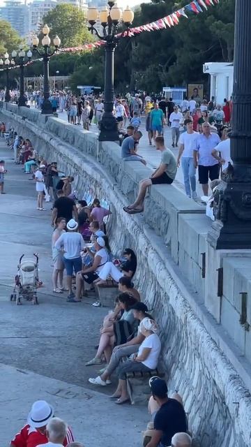 Ялта ПЕРЕПОЛНЕНА откуда столько Туристов? Крым сегодня. смотреть онлайн