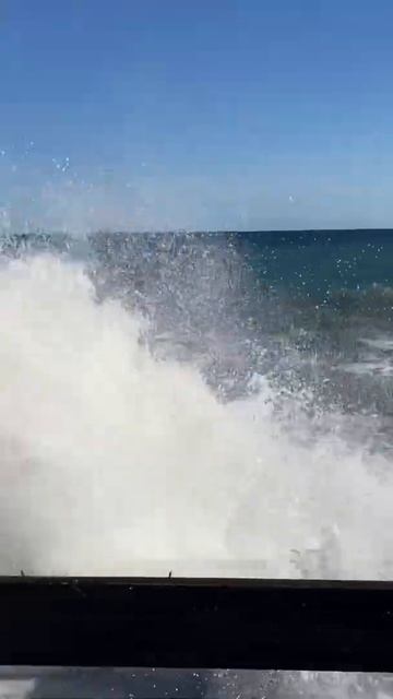 Чёрное Море волнуется смотреть онлайн