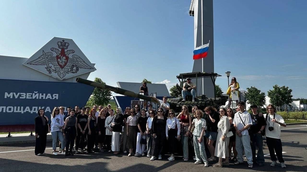 Студенты ВГТУ исполнили песню «Катюша» смотреть онлайн