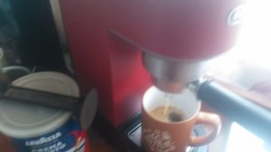 Рожковая кофе машина De'Longhi Dedica EC 685