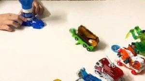 Машинки трансформеры Дикие скричеры распаковка. Screecher