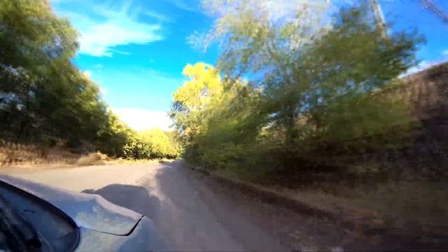 Дорога, осень и бесконечно синее небо