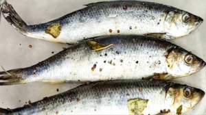 Как засолить СЕЛЕДКУ целиком в домашних условиях (два способа)! Невероятно вкусная РЫБКА!