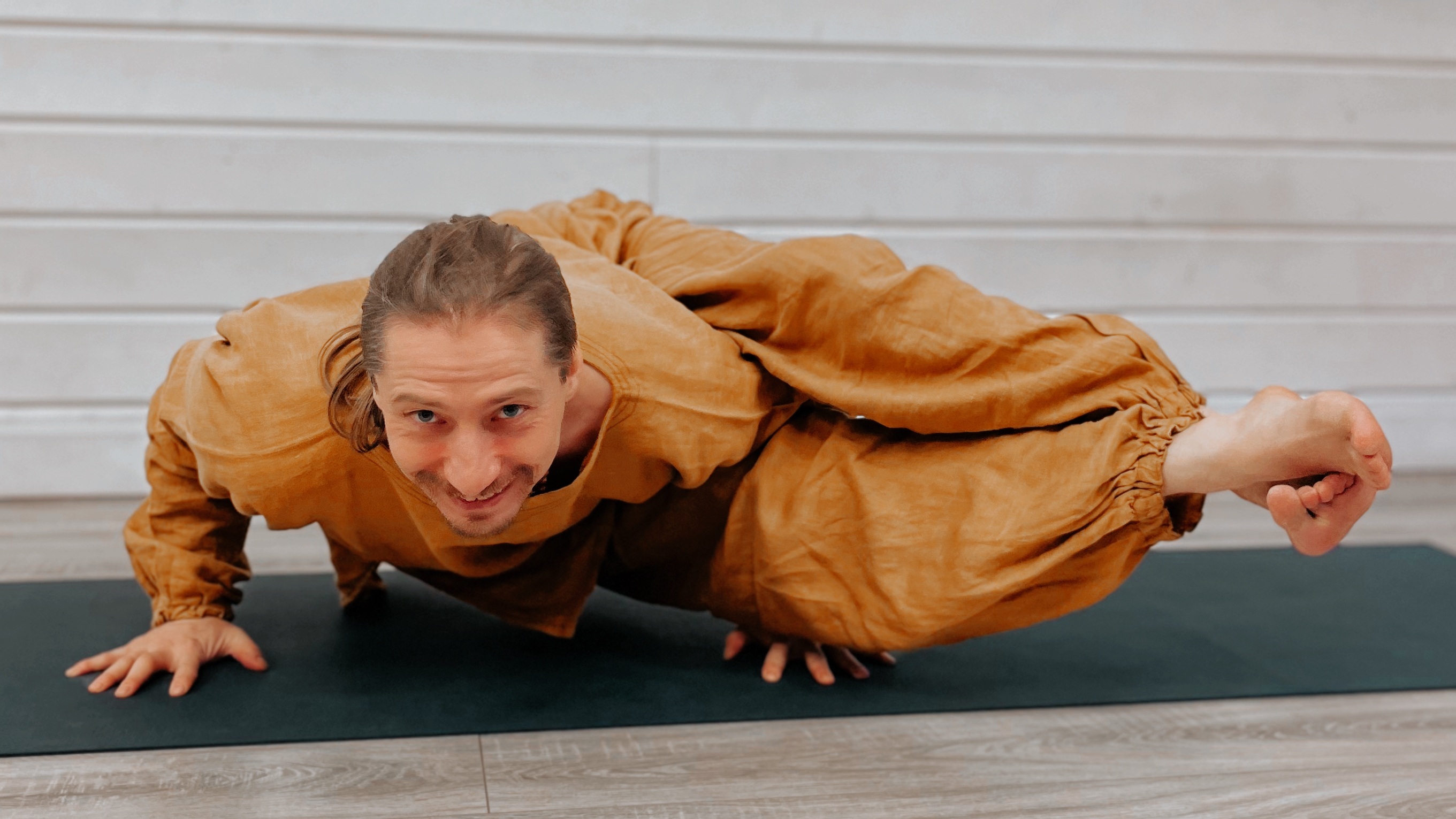 Хатха йога для начинающих. Общеукрепляющий комплекс.