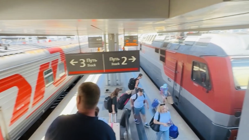 Июнь 2025. АДЛЕР. ЖД вокзал.Поезд Адлер-Симферополь! Вагон СВ смотреть онлайн