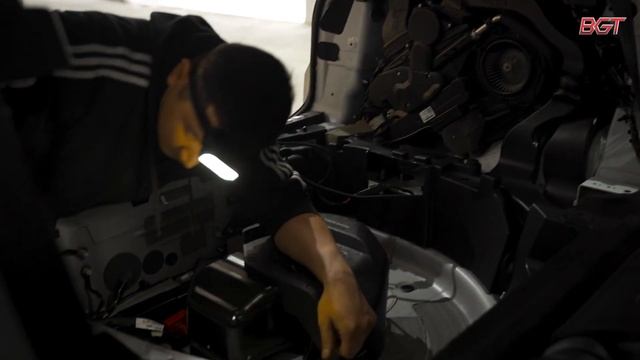 Выездные электрические пороги на Range Rover Sport SVR