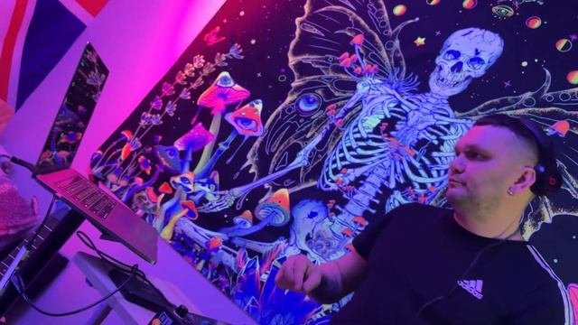 Царь за пультом: Indie Dance, от которого дрожит пол! смотреть онлайн