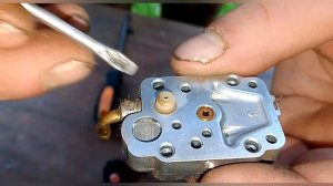 не заводится триммер бензокосилка забился грязью карбюратор не поступает топливо не заводится