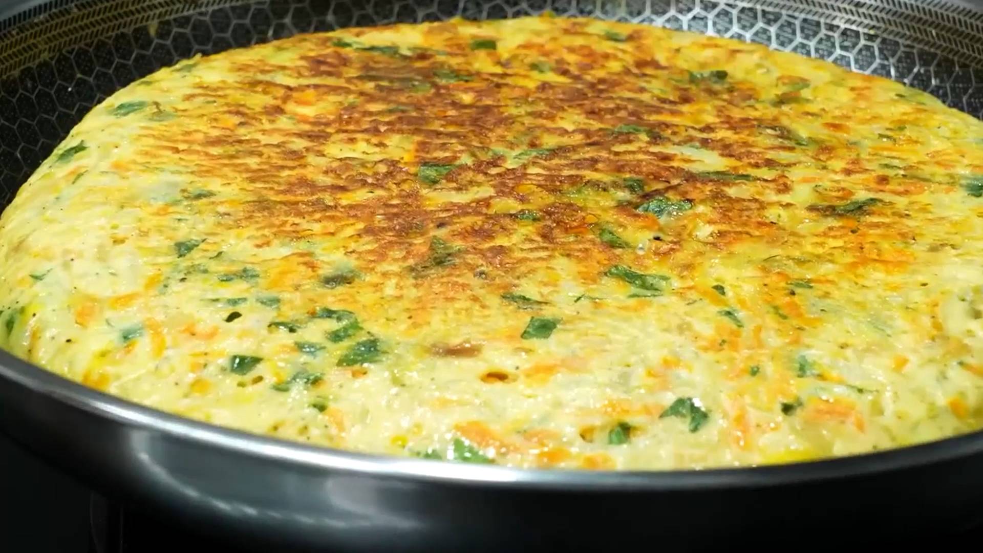 Капустный пирог на сковородке смотреть онлайн