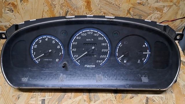 Пересвіт приборної панелі Mazda Xedos 6 смотреть онлайн