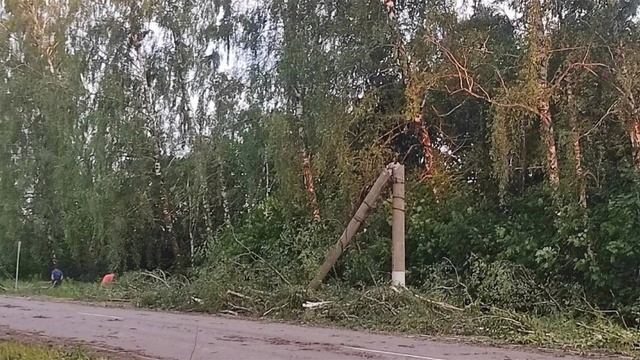 Ураган в Тульской области привел к перебоям с электричеством и повредил 10 домов смотреть онлайн