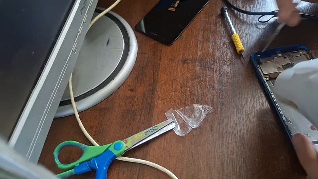 ЗАМЕНА ДИСПЛЕЯ И ПЕРЕКЛЕЙКА ЗАДНЕЙ КРЫШКИ НА HUAWEI P10 LITE смотреть онлайн