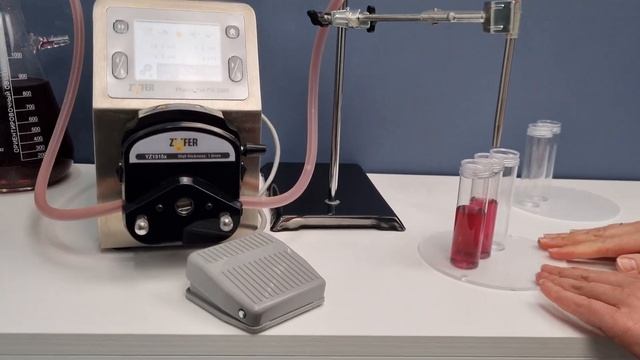 Управление с помощью педали в дозирующих перистальти?