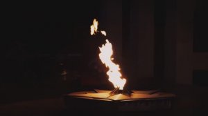 Вечный огонь, метроном 60 ударов. Замедленное видео - футаж 4K.