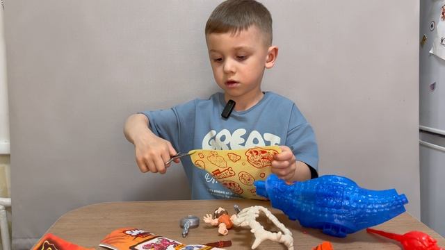 Распаковка БОЛЬШОГО ЯИЦА С ДИНОЗАВРОМ ZURU SMASHERS DINO EGG HUNT! 35 сюрпризов смотреть онлайн