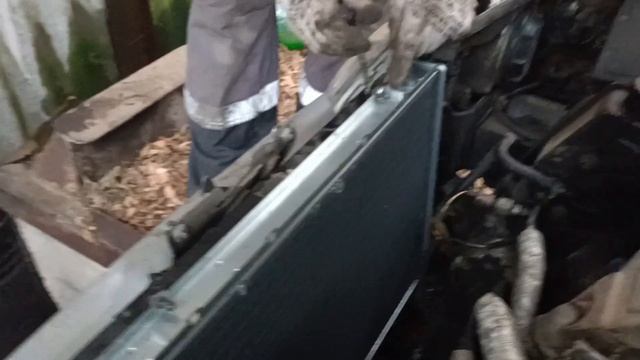 Ремо Меган 1. Замена радиатора охлаждения.