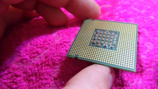 L Процессор INTEL CELERON 2004 336 SL8H9 2.80GHZ/256/533/04A Q617A582 Processor Проце смотреть онлайн