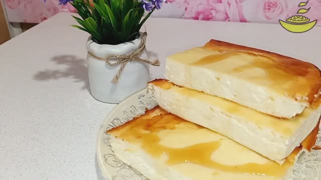 Творожная запеканка.  Сочная и мягкая творожная запеканка! Хороша на завтрак и как десерт к чаю.