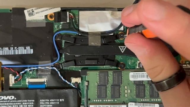 Замена матрицы на ноутбуке Lenovo и термопасты