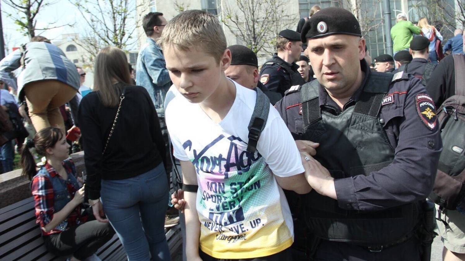 За телефонных мошенников будут отдуваться подростки-дропперы? Новый законопроект почти готов смотреть онлайн