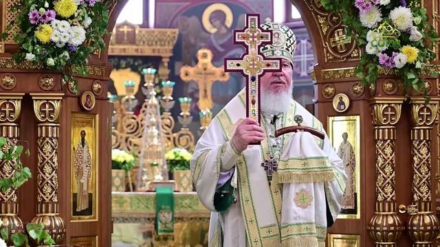 В праздник Святой Троицы престольное торжество отмечали в Свято-Троицком кафедральном соборе Брянска смотреть онлайн