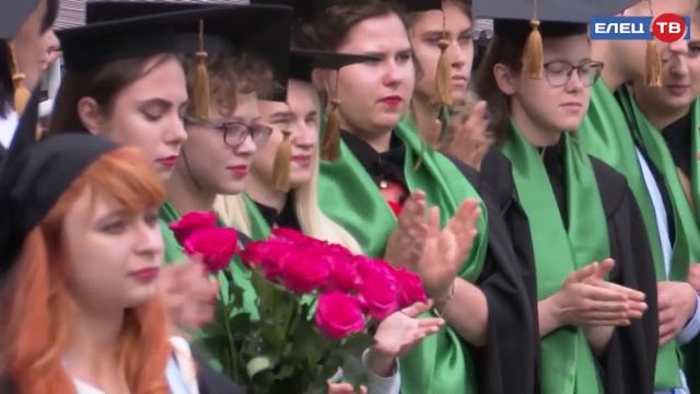 Плоды трудов: в ЕГУ им. И. А. Бунина отличившимся выпускникам вручили красные дипломы смотреть онлайн