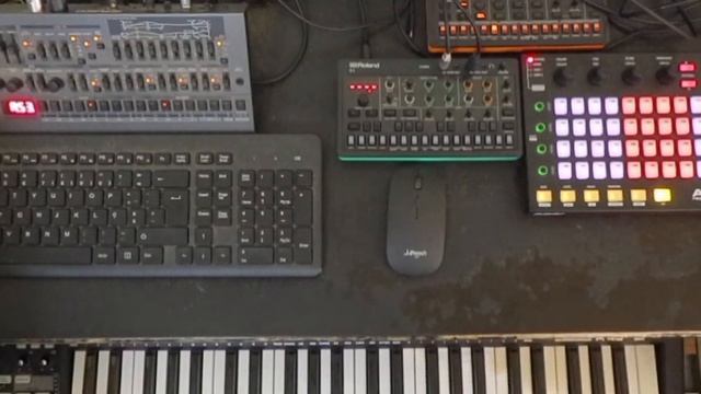 Подключение Миди клавиатуры к синтезатору Roland S -1